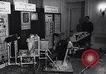 Immagine di esperimento aerospaziale su scimpanzé e scimmie New York City USA, 1967, secondo 6 filmato di repertorio 65675033689