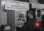 Immagine di esperimento aerospaziale su scimpanzé e scimmie New York City USA, 1967, secondo 21 filmato di repertorio 65675033689