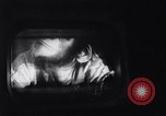 Immagine di esperimento aerospaziale su scimpanzé e scimmie New York City USA, 1967, secondo 34 filmato di repertorio 65675033689
