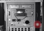 Immagine di esperimento aerospaziale su scimpanzé e scimmie New York City USA, 1967, secondo 42 filmato di repertorio 65675033689