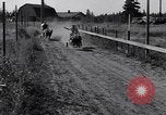 Standbild doggy Wagenrennen Baker Oregon USA, 1938, aus Sekunde 30 historischem Filmmaterial Videoclip 65675033695