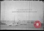 Immagine di La folla reagiscono al Presidente l'assassinio di Kennedy Dallas Texas USA, 1963, secondo 3 filmato di repertorio 65675033708