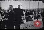 Immagine di La folla reagiscono al Presidente l'assassinio di Kennedy Dallas Texas USA, 1963, secondo 14 filmato di repertorio 65675033708