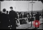 Immagine di La folla reagiscono al Presidente l'assassinio di Kennedy Dallas Texas USA, 1963, secondo 17 filmato di repertorio 65675033708