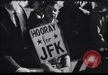 Immagine di La folla reagiscono al Presidente l'assassinio di Kennedy Dallas Texas USA, 1963, secondo 18 filmato di repertorio 65675033708