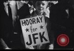 Immagine di La folla reagiscono al Presidente l'assassinio di Kennedy Dallas Texas USA, 1963, secondo 20 filmato di repertorio 65675033708