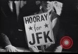 Immagine di La folla reagiscono al Presidente l'assassinio di Kennedy Dallas Texas USA, 1963, secondo 21 filmato di repertorio 65675033708