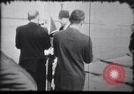 Immagine di La folla reagiscono al Presidente l'assassinio di Kennedy Dallas Texas USA, 1963, secondo 26 filmato di repertorio 65675033708