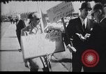 Immagine di La folla reagiscono al Presidente l'assassinio di Kennedy Dallas Texas USA, 1963, secondo 32 filmato di repertorio 65675033708