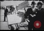 Immagine di La folla reagiscono al Presidente l'assassinio di Kennedy Dallas Texas USA, 1963, secondo 33 filmato di repertorio 65675033708