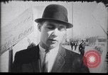 Immagine di La folla reagiscono al Presidente l'assassinio di Kennedy Dallas Texas USA, 1963, secondo 37 filmato di repertorio 65675033708