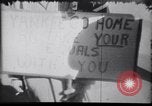 Immagine di La folla reagiscono al Presidente l'assassinio di Kennedy Dallas Texas USA, 1963, secondo 41 filmato di repertorio 65675033708