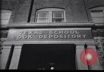 Immagine di Texas School Book Depository Dallas Texas USA, 1963, secondo 62 filmato di repertorio 65675033711