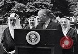 Immagine di King Faisal di Arabia Saudita Washington DC USA, 1966, secondo 33 filmato di repertorio 65675033728