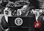 Immagine di King Faisal di Arabia Saudita Washington DC USA, 1966, secondo 37 filmato di repertorio 65675033728