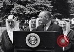 Immagine di King Faisal di Arabia Saudita Washington DC USA, 1966, secondo 41 filmato di repertorio 65675033728