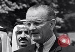 Immagine di King Faisal di Arabia Saudita Washington DC USA, 1966, secondo 56 filmato di repertorio 65675033728