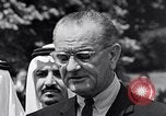 Immagine di King Faisal di Arabia Saudita Washington DC USA, 1966, secondo 57 filmato di repertorio 65675033728