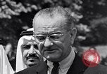 Immagine di King Faisal di Arabia Saudita Washington DC USA, 1966, secondo 58 filmato di repertorio 65675033728