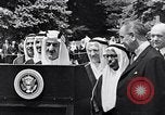 Immagine di King Faisal di Arabia Saudita Washington DC USA, 1966, secondo 10 filmato di repertorio 65675033729