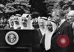 Immagine di King Faisal di Arabia Saudita Washington DC USA, 1966, secondo 12 filmato di repertorio 65675033729