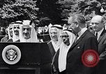 Immagine di King Faisal di Arabia Saudita Washington DC USA, 1966, secondo 13 filmato di repertorio 65675033729
