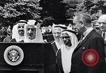 Immagine di King Faisal di Arabia Saudita Washington DC USA, 1966, secondo 16 filmato di repertorio 65675033729