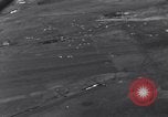 Image fournitures parachute Bleialf Allemagne, 1945, de la seconde 23 séquences d'archives historiques vidéo 65675033758