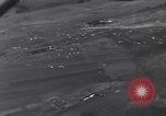 Image fournitures parachute Bleialf Allemagne, 1945, de la seconde 26 séquences d'archives historiques vidéo 65675033758