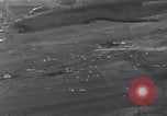 Image fournitures parachute Bleialf Allemagne, 1945, de la seconde 30 séquences d'archives historiques vidéo 65675033758