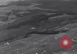 Image fournitures parachute Bleialf Allemagne, 1945, de la seconde 56 séquences d'archives historiques vidéo 65675033758