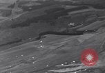 Image fournitures parachute Bleialf Allemagne, 1945, de la seconde 58 séquences d'archives historiques vidéo 65675033758