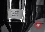 Standbild Miltown tablet Produktion und Distribution United States USA, 1955, aus Sekunde 45 historischem Filmmaterial Videoclip 65675033778