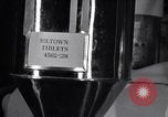 Standbild Miltown tablet Produktion und Distribution United States USA, 1955, aus Sekunde 46 historischem Filmmaterial Videoclip 65675033778