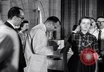 Standbild Polio Impfung United States USA, 1955, aus Sekunde 8 historischem Filmmaterial Videoclip 65675033788
