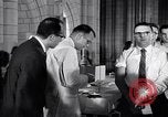 Standbild Polio Impfung United States USA, 1955, aus Sekunde 22 historischem Filmmaterial Videoclip 65675033788