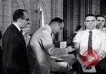 Standbild Polio Impfung United States USA, 1955, aus Sekunde 23 historischem Filmmaterial Videoclip 65675033788