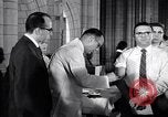 Standbild Polio Impfung United States USA, 1955, aus Sekunde 24 historischem Filmmaterial Videoclip 65675033788