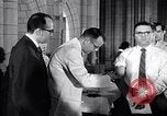 Standbild Polio Impfung United States USA, 1955, aus Sekunde 25 historischem Filmmaterial Videoclip 65675033788
