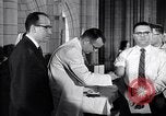 Standbild Polio Impfung United States USA, 1955, aus Sekunde 30 historischem Filmmaterial Videoclip 65675033788