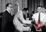 Standbild Polio Impfung United States USA, 1955, aus Sekunde 31 historischem Filmmaterial Videoclip 65675033788