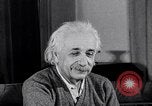 Image Albert Einstein modèle de réception du Collège de médecine nommé pour lui Princeton New Jersey USA, 1955, de la seconde 7 séquences d'archives historiques vidéo 65675033807