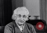 Image Albert Einstein modèle de réception du Collège de médecine nommé pour lui Princeton New Jersey USA, 1955, de la seconde 11 séquences d'archives historiques vidéo 65675033807