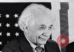Image Albert Einstein modèle de réception du Collège de médecine nommé pour lui Princeton New Jersey USA, 1955, de la seconde 24 séquences d'archives historiques vidéo 65675033807