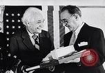 Image Albert Einstein modèle de réception du Collège de médecine nommé pour lui Princeton New Jersey USA, 1955, de la seconde 27 séquences d'archives historiques vidéo 65675033807