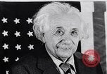 Image Albert Einstein modèle de réception du Collège de médecine nommé pour lui Princeton New Jersey USA, 1955, de la seconde 34 séquences d'archives historiques vidéo 65675033807