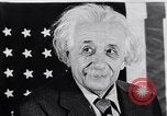 Image Albert Einstein modèle de réception du Collège de médecine nommé pour lui Princeton New Jersey USA, 1955, de la seconde 35 séquences d'archives historiques vidéo 65675033807