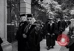 Image Albert Einstein modèle de réception du Collège de médecine nommé pour lui Princeton New Jersey USA, 1955, de la seconde 47 séquences d'archives historiques vidéo 65675033807