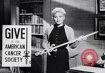 Immagine di American Cancer Society United States USA, 1955, secondo 13 filmato di repertorio 65675033813