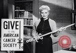 Immagine di American Cancer Society United States USA, 1955, secondo 17 filmato di repertorio 65675033813